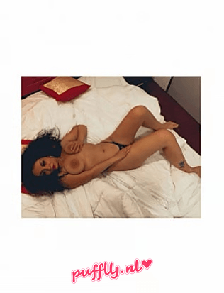 Noelia — photo 2 | Puffly