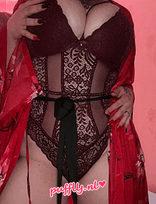 Karen — photo 2 | Puffly