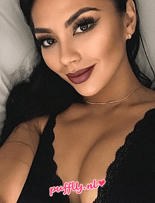 Karolin — photo 2 | Puffly