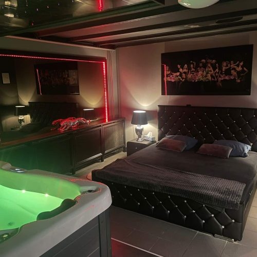Club Paradise venue interior in Ees — photo 2