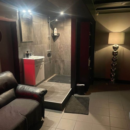 Club Paradise venue interior in Ees — photo 3